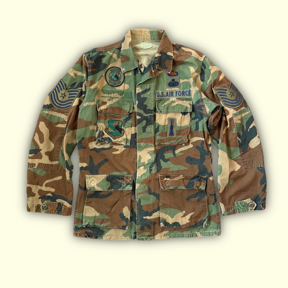 Vintage Men’s US Air Force Woodland Camo Field Jacket Small With Patches
